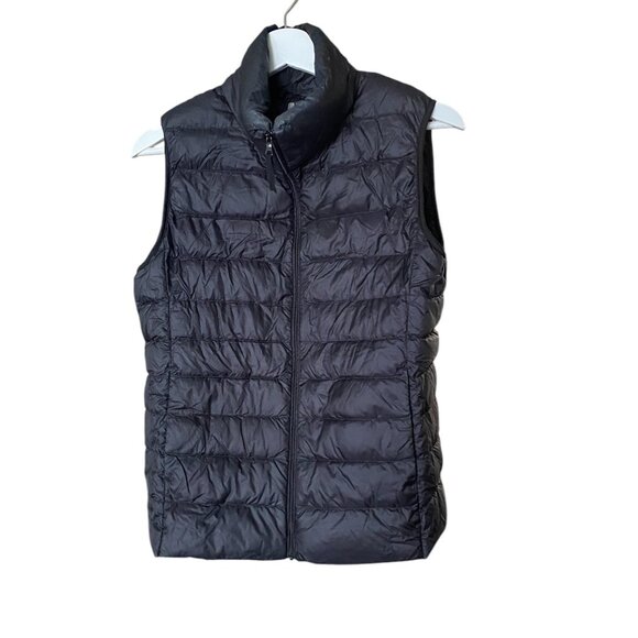 Uniqlo Jackets & Blazers - UNIQLO Black ULTRA LIGHT DOWN VEST size M